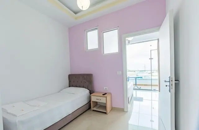 Üç Kişilik Oda, Balkon