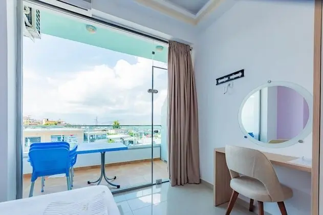Üç Kişilik Oda, Balkon