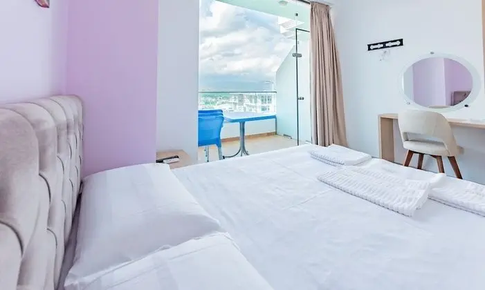 Üç Kişilik Oda, Balkon
