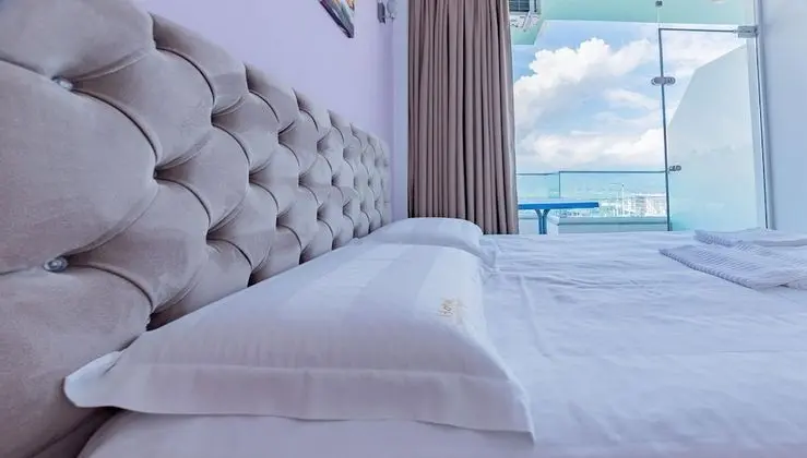 Üç Kişilik Oda, Balkon