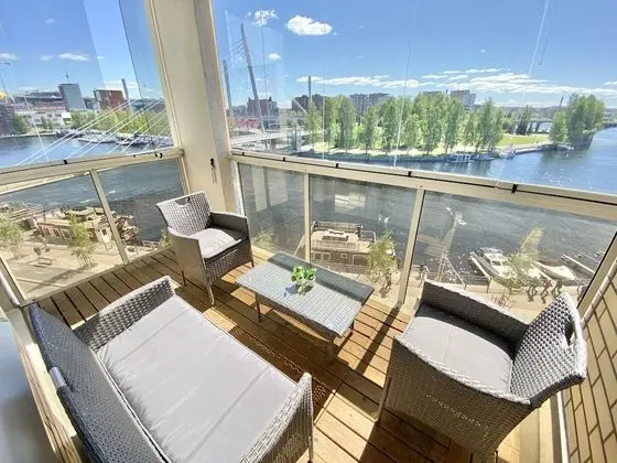 City Tek Büyük Yataklı Oda