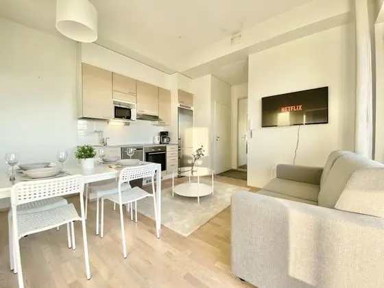 City Tek Büyük Yataklı Oda