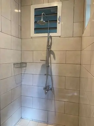 Oda, 1 Büyük (Queen) Boy Yatak, Ortak Banyo (Tiare)