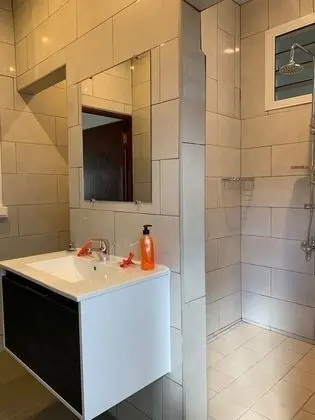 Oda, 1 Büyük (Queen) Boy Yatak, Ortak Banyo (Tiare)