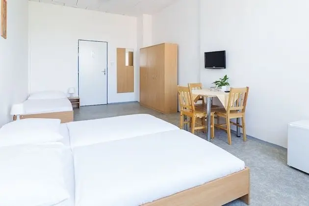 Basic Üç Kişilik Oda, Ortak Banyo