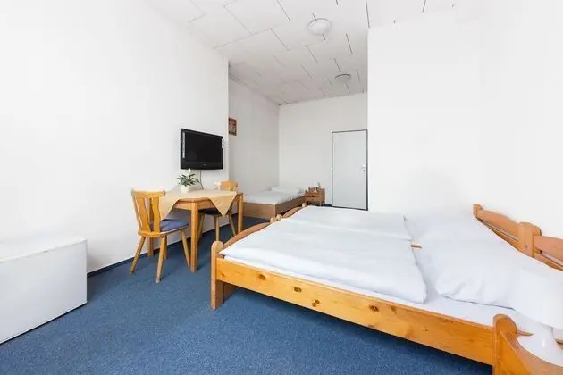 Basic Üç Kişilik Oda, Ortak Banyo