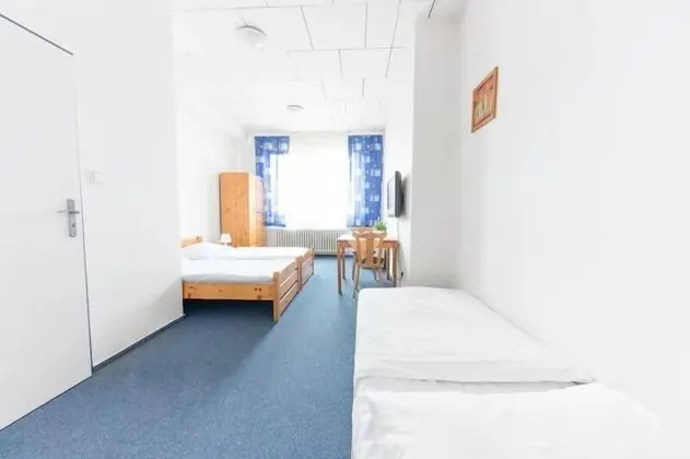 Basic Üç Kişilik Oda, Ortak Banyo