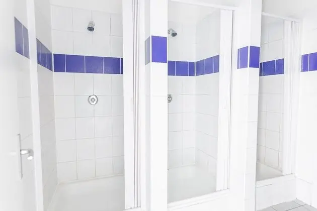 Basic Üç Kişilik Oda, Ortak Banyo