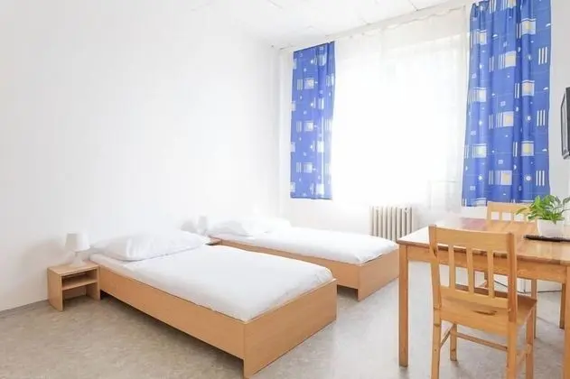 İki Ayrı Yataklı Oda, Ortak Banyo