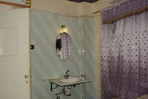 Tek Kişilik Oda, Ortak Banyo