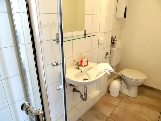 Tek Büyük veya İki Ayrı Yataklı Oda (shared kitchen )