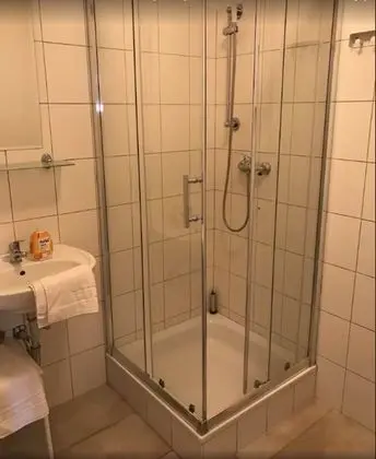 Tek Büyük veya İki Ayrı Yataklı Oda (shared kitchen )