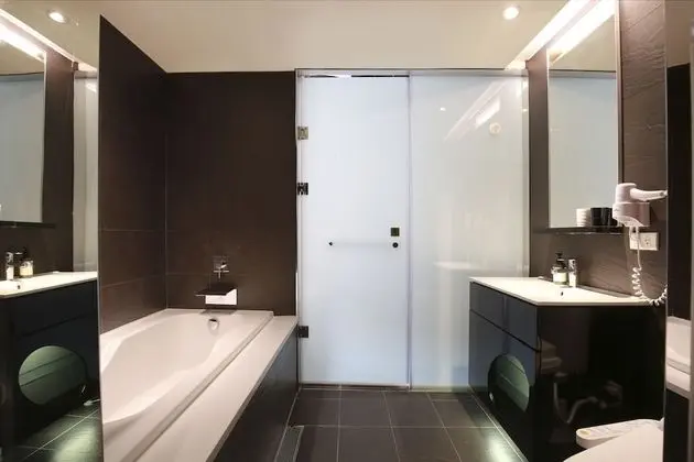 Deluxe Üç Kişilik Oda, Küvet