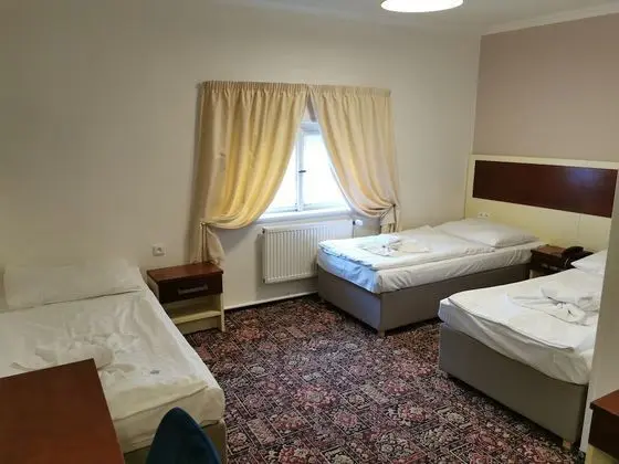 Tek Büyük veya İki Ayrı Yataklı Oda (Extra bed)