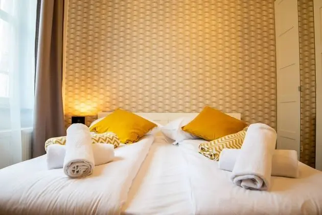 Basic Apart Daire, 1 Büyük (Queen) Boy Yatak ve Çekyat, Küçük Mutfak (48/8)