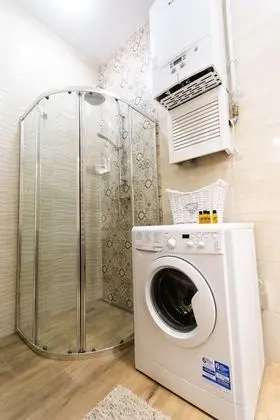 Basic Apart Daire, 1 Büyük (Queen) Boy Yatak ve Çekyat, Küçük Mutfak (48/8)