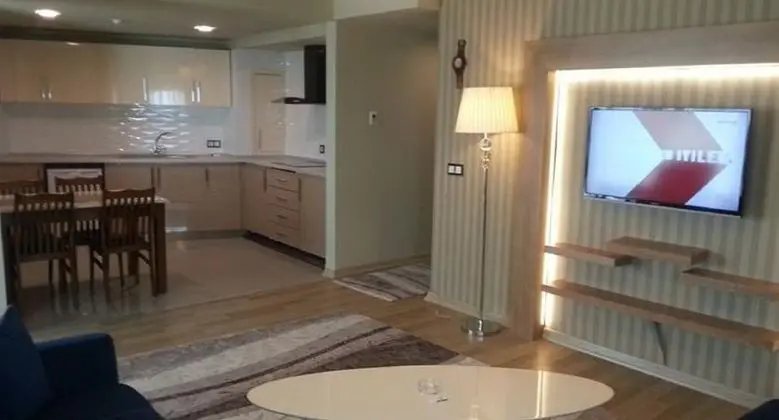 Suite, Kara veya Havuz Manzaralı