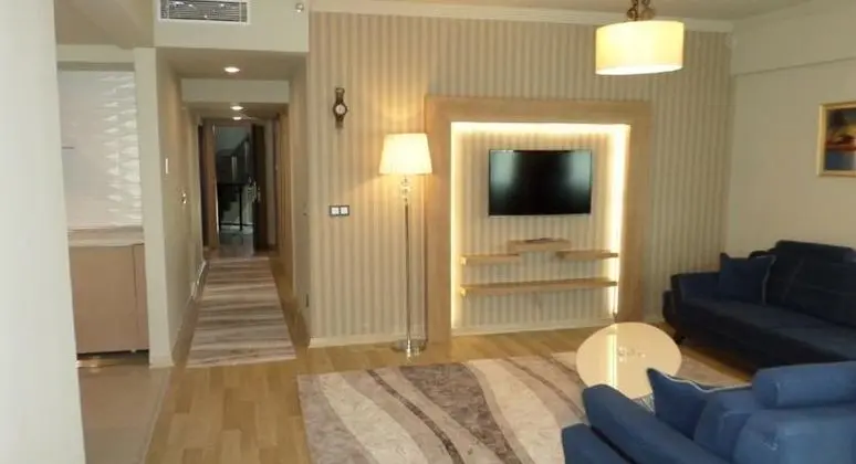 Suite, Kara veya Havuz Manzaralı