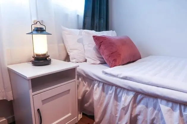 Deluxe Tek Kişilik Oda, Penceresiz (Shared Bathroom)