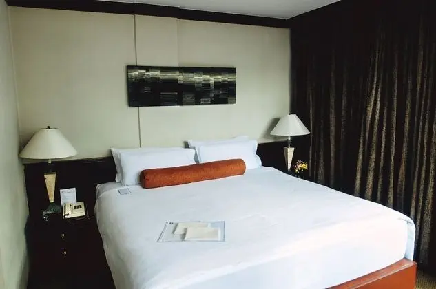 Standard Corner Room, City View