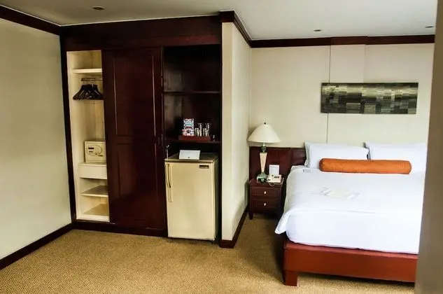 Standard Corner Room, City View