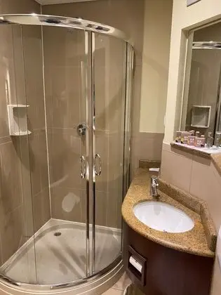 İki Ayrı Yataklı Oda, Sigara İçilmez