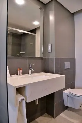 Tek Büyük Yataklı Oda, Engellilere Uygun, Sigara İçilmez