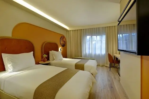 İki Ayrı Yataklı Oda, Sigara İçilmez