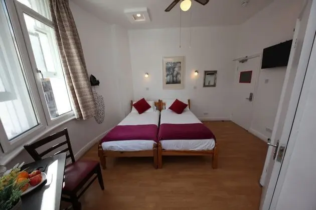 İki Ayrı Yataklı Oda, Banyolu/Duşlu