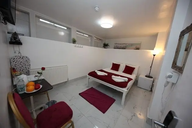 Tek Büyük Yataklı Oda, Ortak Banyo