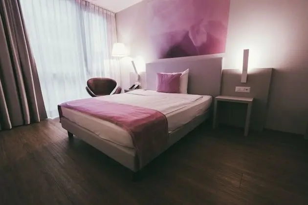 Modern Cosy Double Room (1 queen bed)