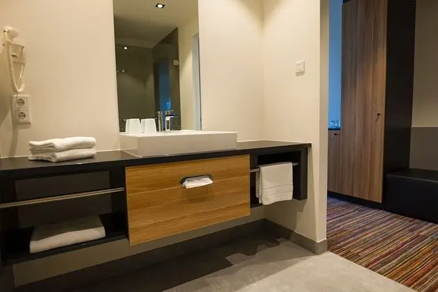 Business Tek Büyük Yataklı Oda