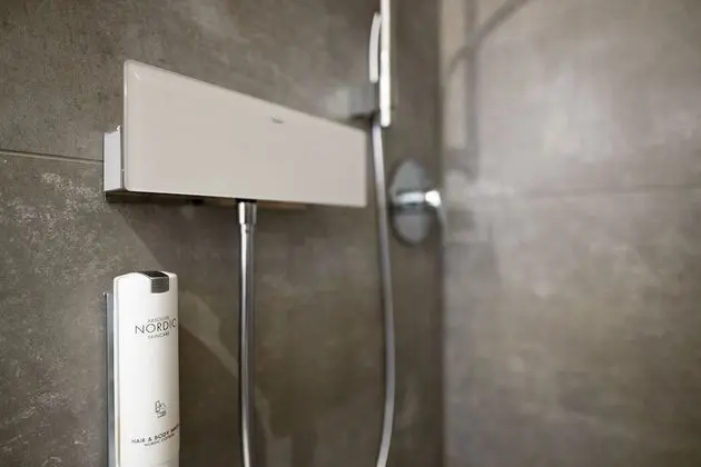 Business Tek Büyük Yataklı Oda