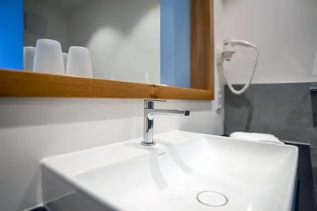 Business Tek Büyük Yataklı Oda