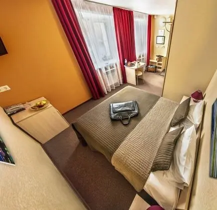 Comfort Tek Büyük Yataklı Oda