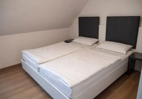Basic Tek Büyük Yataklı Oda