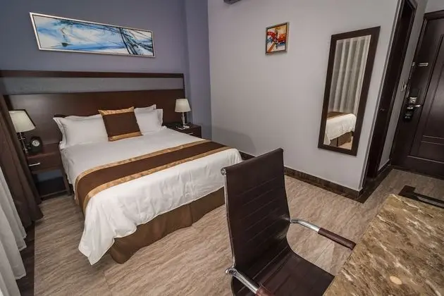 Business Oda, 1 Büyük (Queen) Boy Yatak, Sigara İçilmez