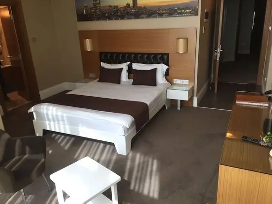 Deluxe Tek Büyük Yataklı Oda