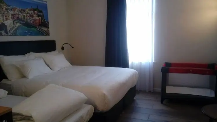 Standard Üç Kişilik Oda