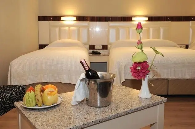 Üç Kişilik Oda