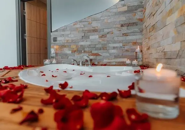 Jakuzili Balayı Odası, Deniz Manzaralı, Jakuzili