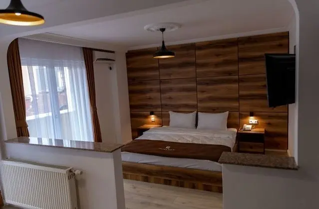Deluxe Tek Büyük Yataklı Oda