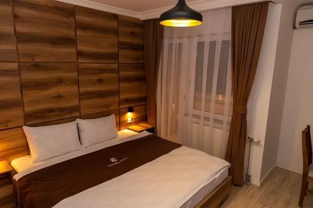 Deluxe Tek Büyük Yataklı Oda
