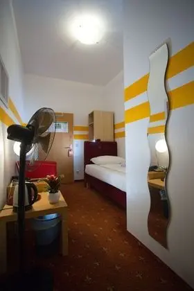 Tek Kişilik Oda, Sigara İçilmez