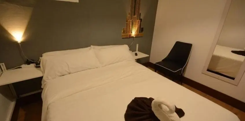 Tek Büyük Yataklı Oda, 1 Çift Kişilik Yatak, Ortak Banyo (Interior)