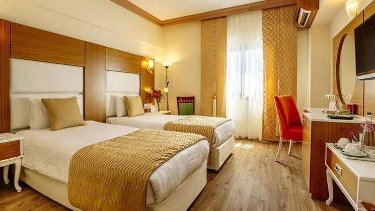 SUITE ROOM