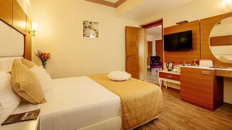 SUITE ROOM