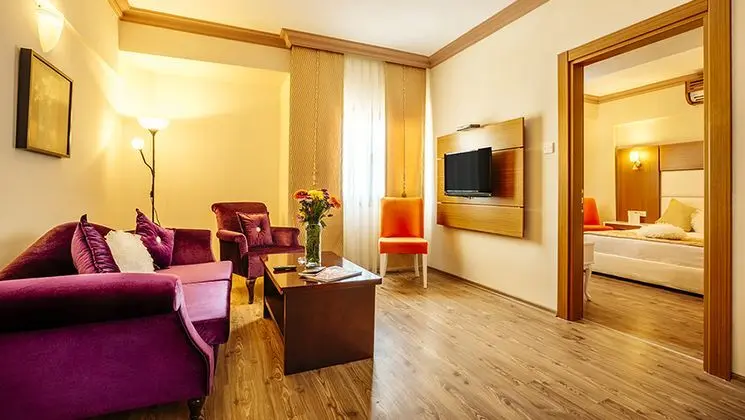 SUITE ROOM