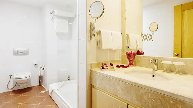 SUITE ROOM