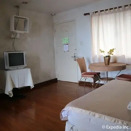 Oda, Balkon, Göl Kenarı